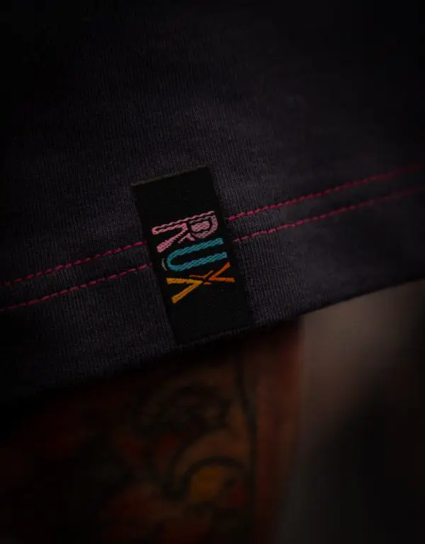 Oversized On The Table - Image 7